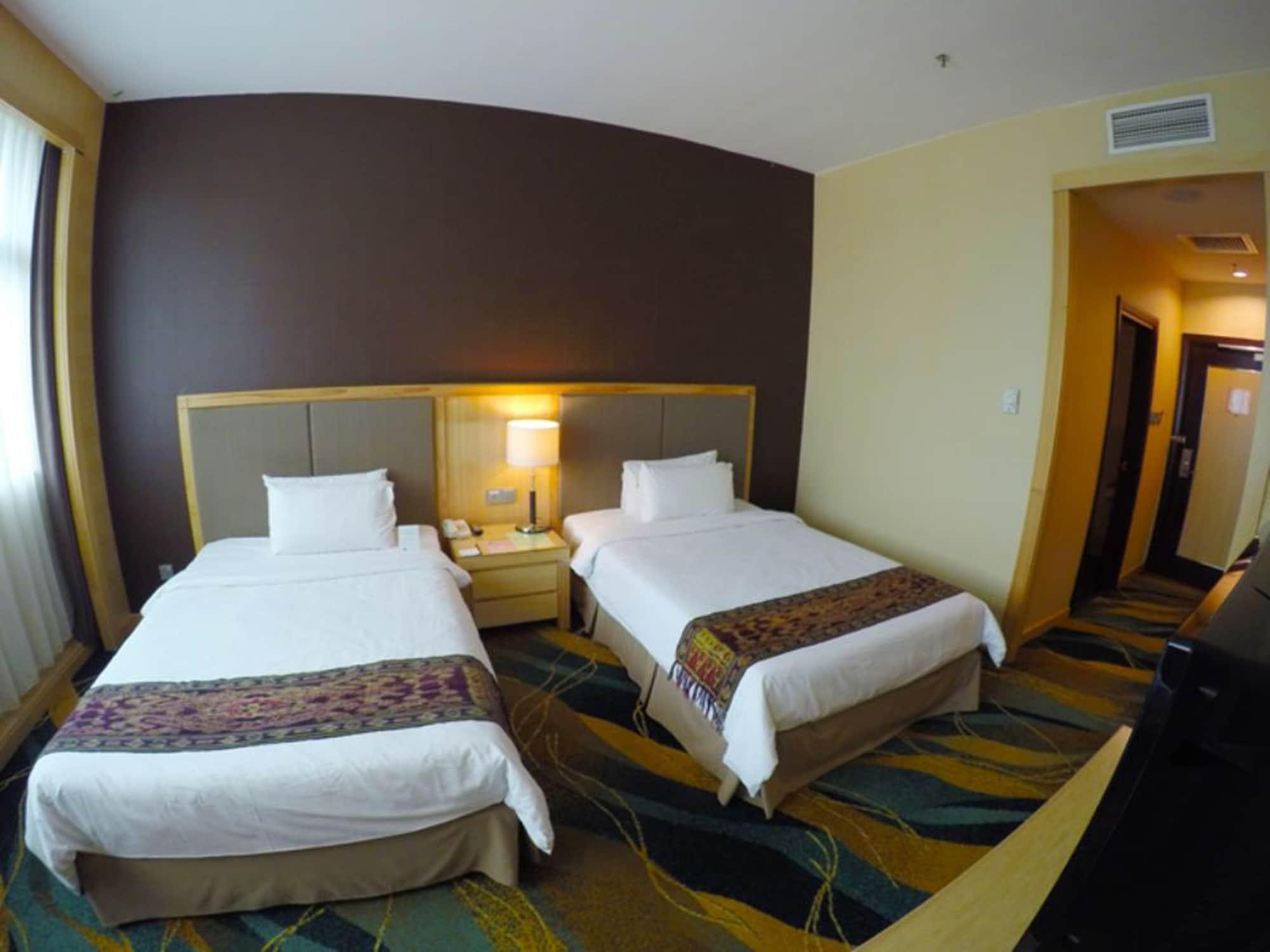 Imperial Palace Hotel Miri Bagian luar foto