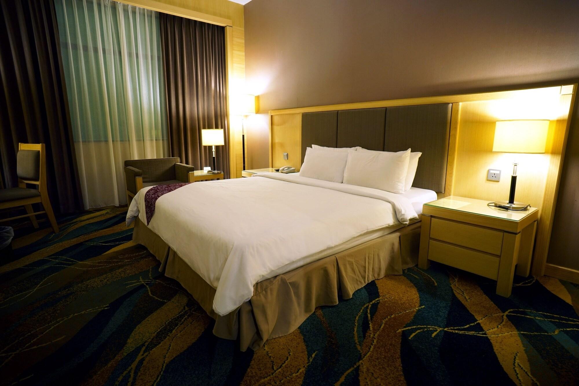 Imperial Palace Hotel Miri Bagian luar foto