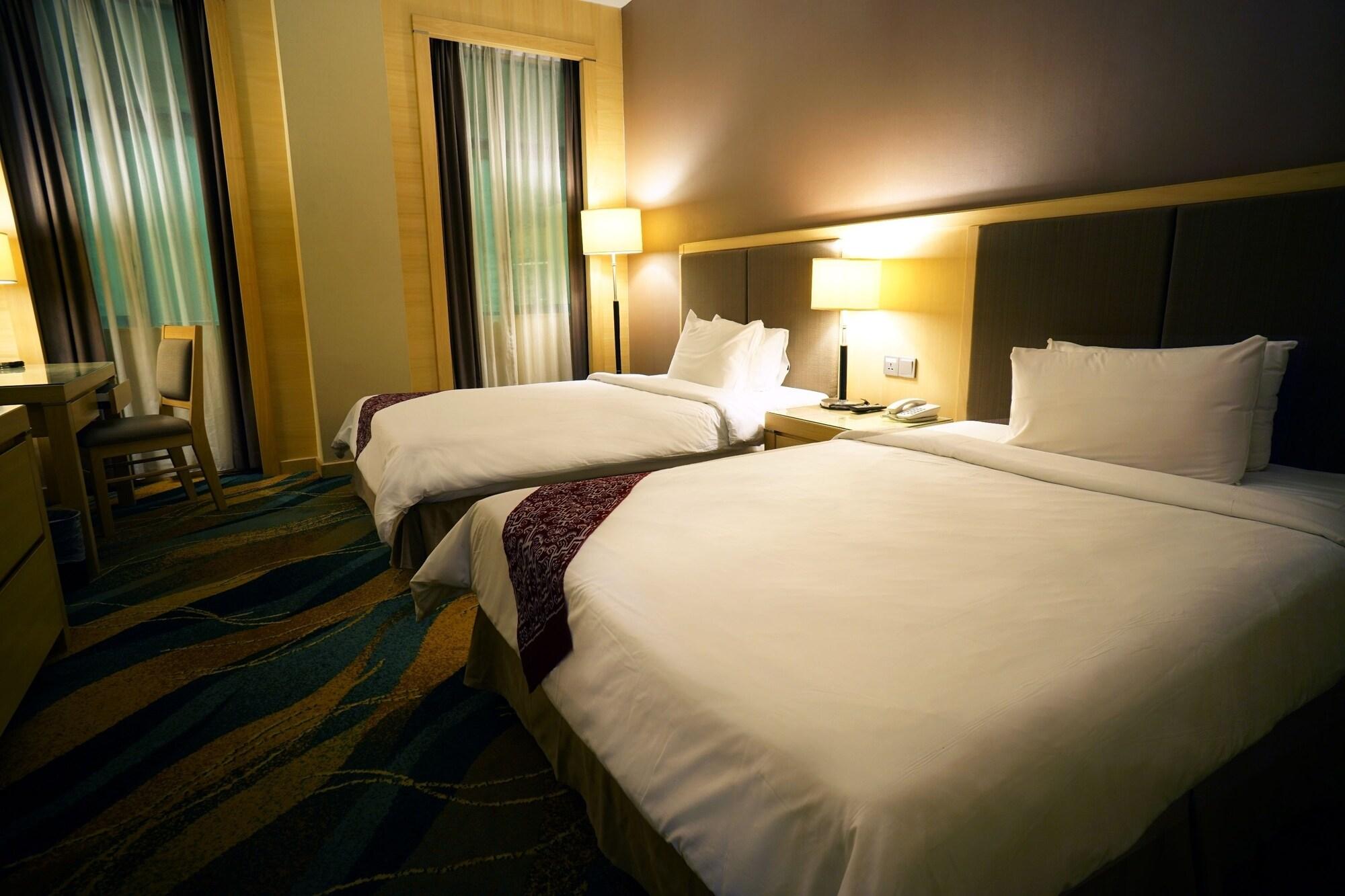 Imperial Palace Hotel Miri Bagian luar foto
