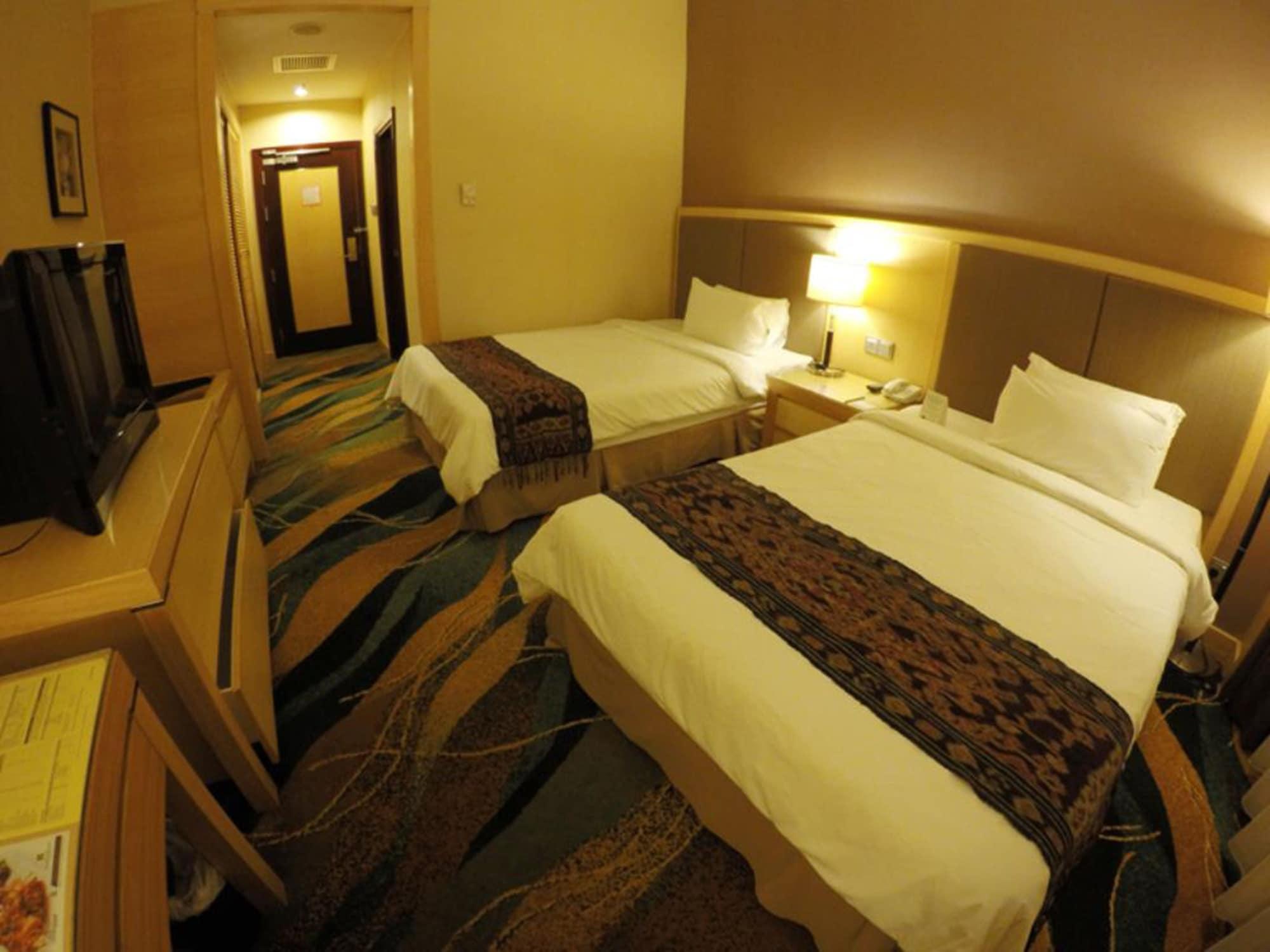 Imperial Palace Hotel Miri Bagian luar foto
