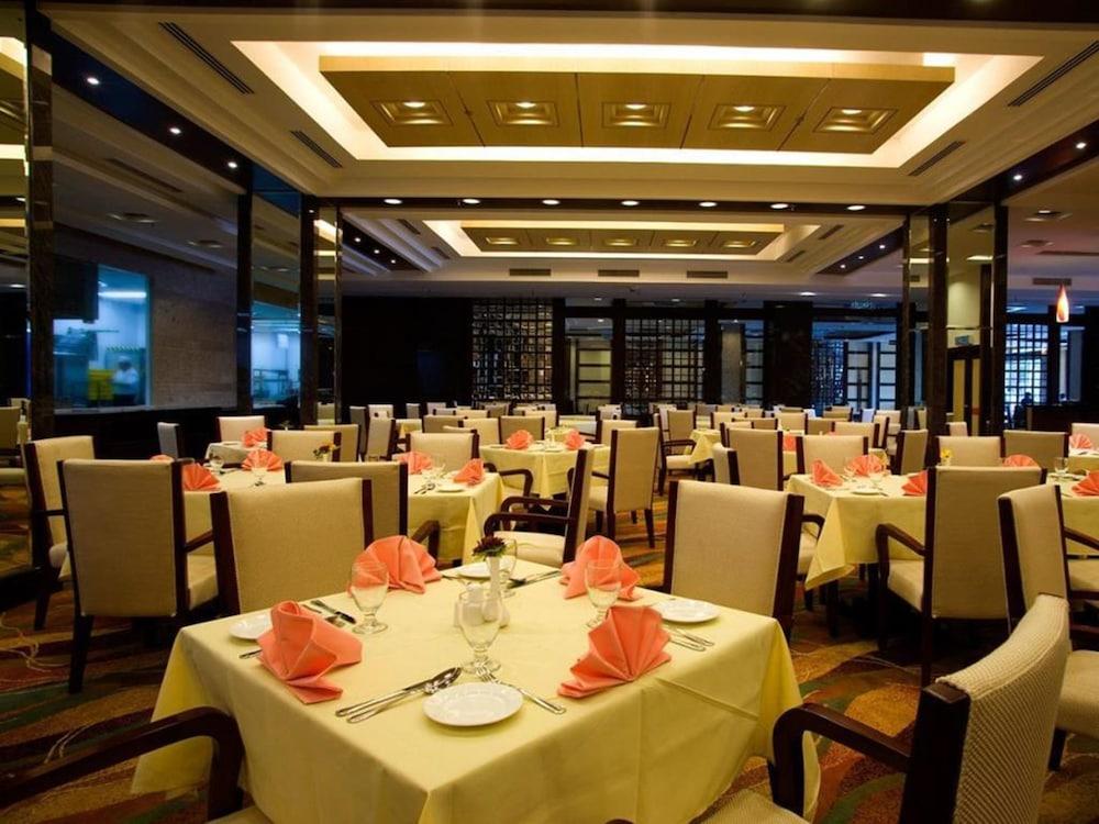 Imperial Palace Hotel Miri Bagian luar foto