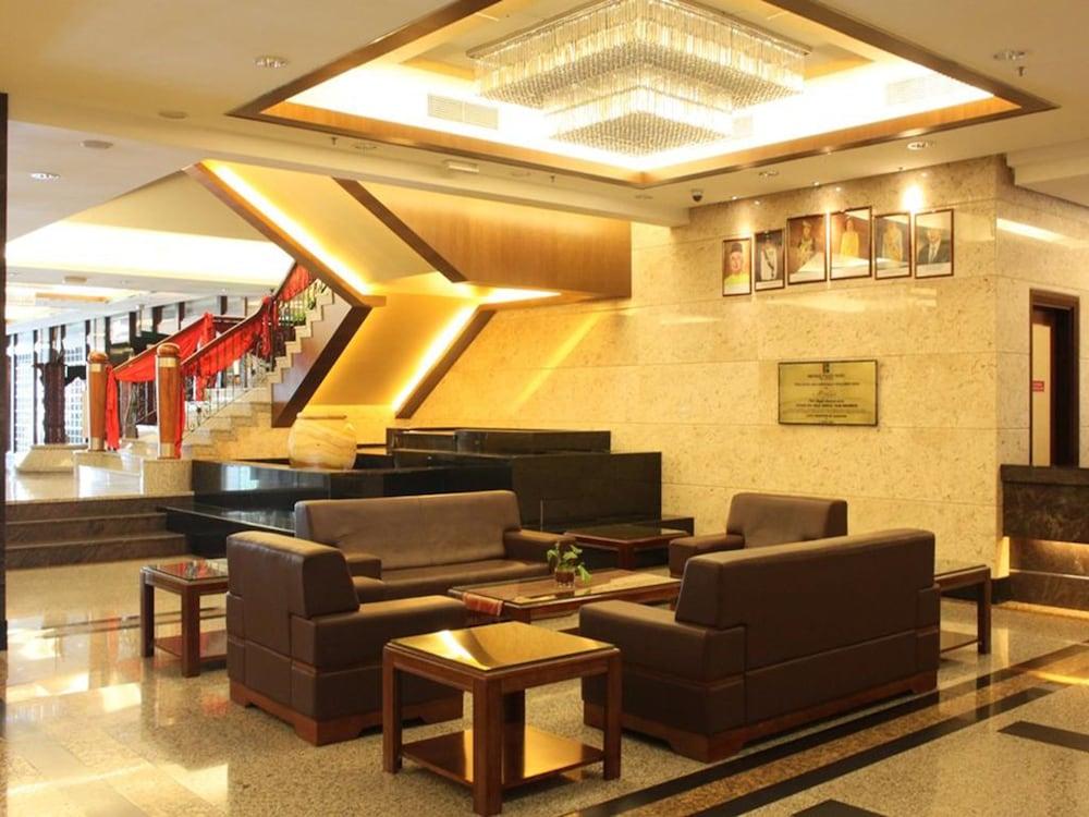 Imperial Palace Hotel Miri Bagian luar foto