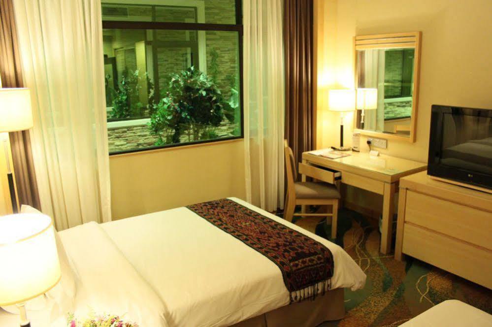 Imperial Palace Hotel Miri Bagian luar foto