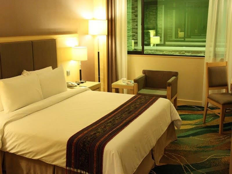 Imperial Palace Hotel Miri Bagian luar foto
