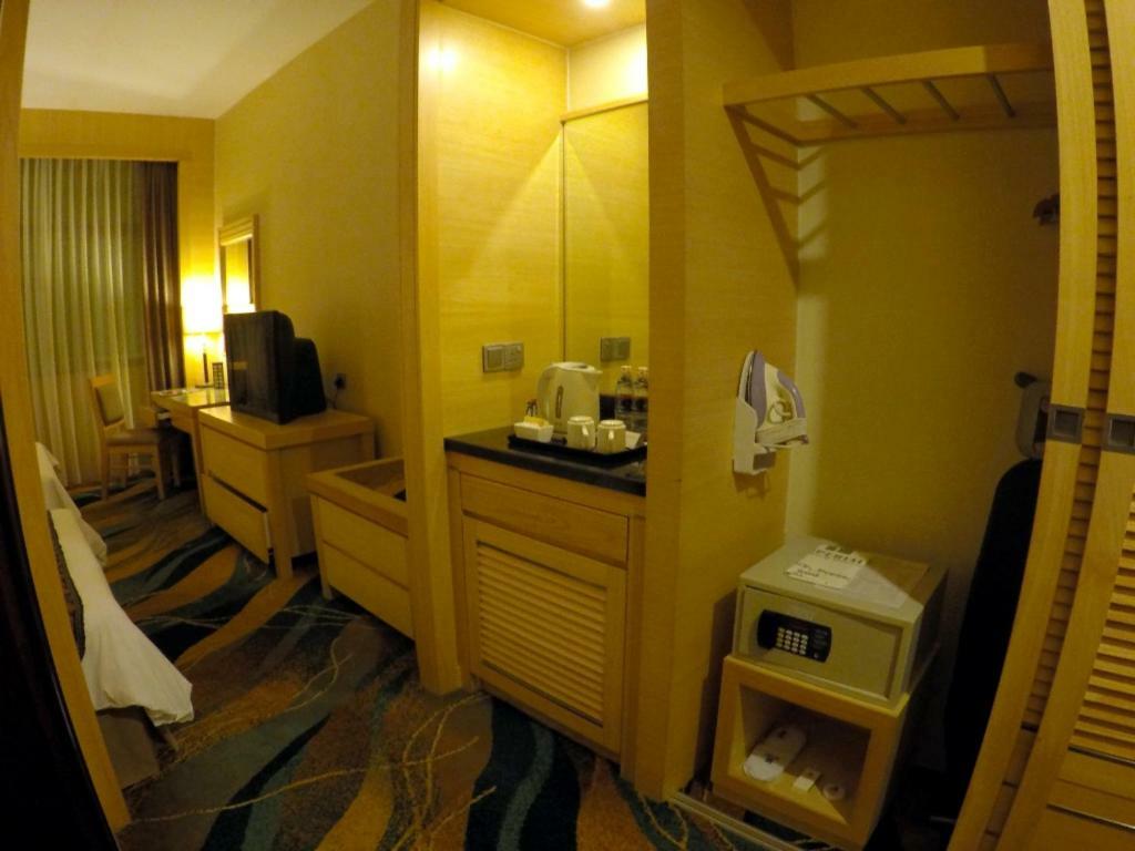 Imperial Palace Hotel Miri Bagian luar foto