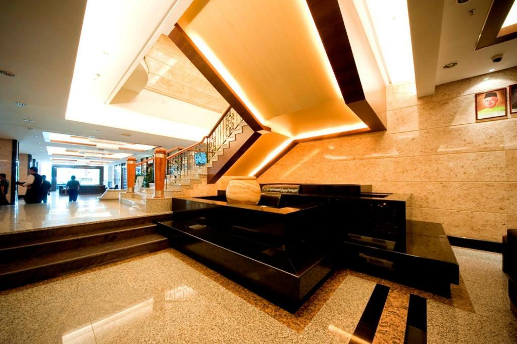 Imperial Palace Hotel Miri Bagian luar foto